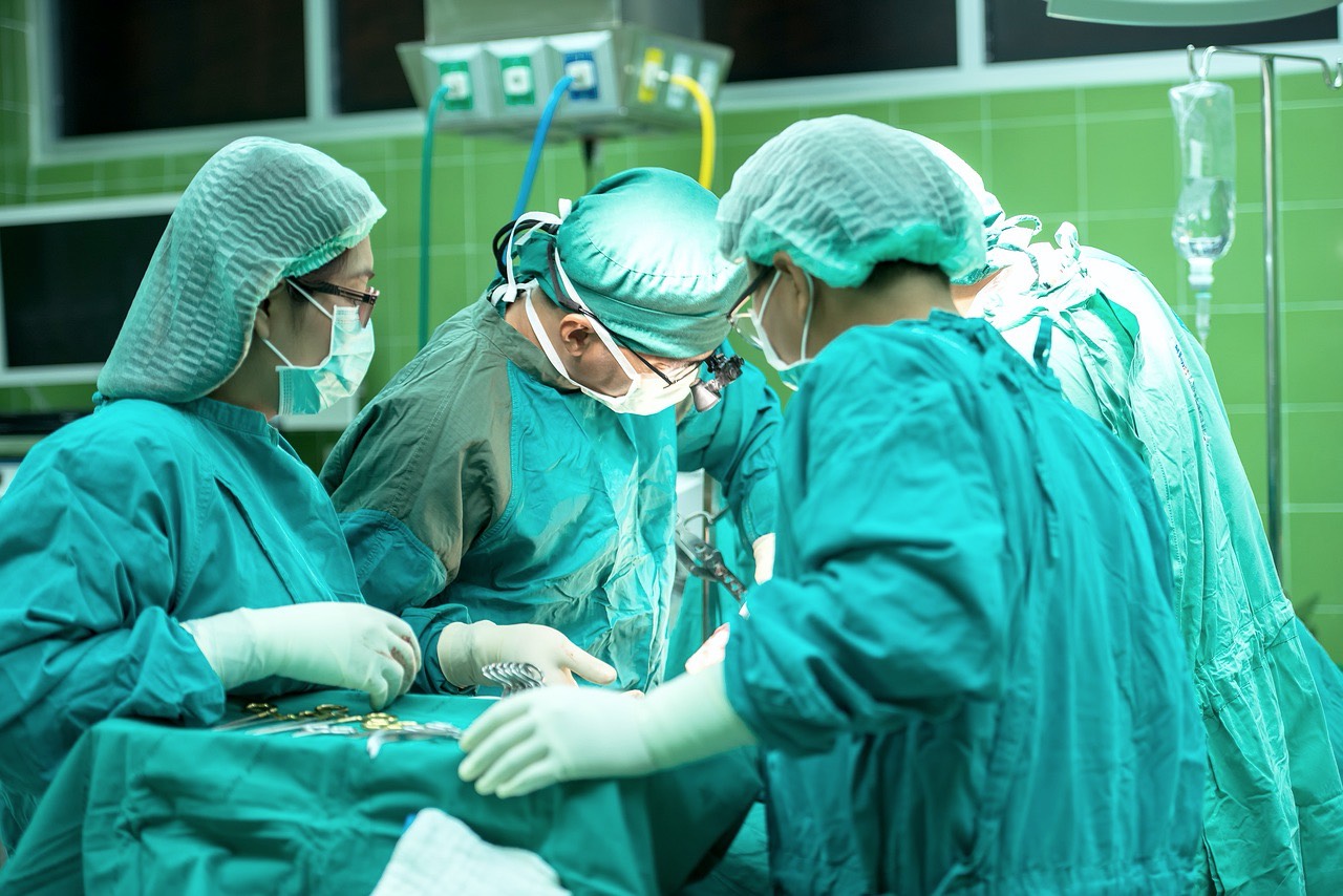 A general surgical team perfoming an operation.